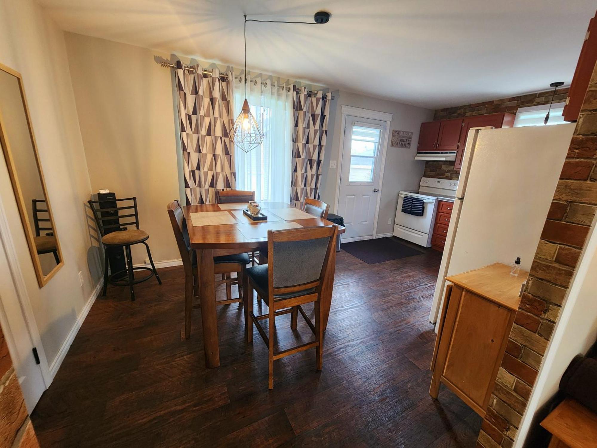 מאטנה Maison St-Raymond Duplex מראה חיצוני תמונה