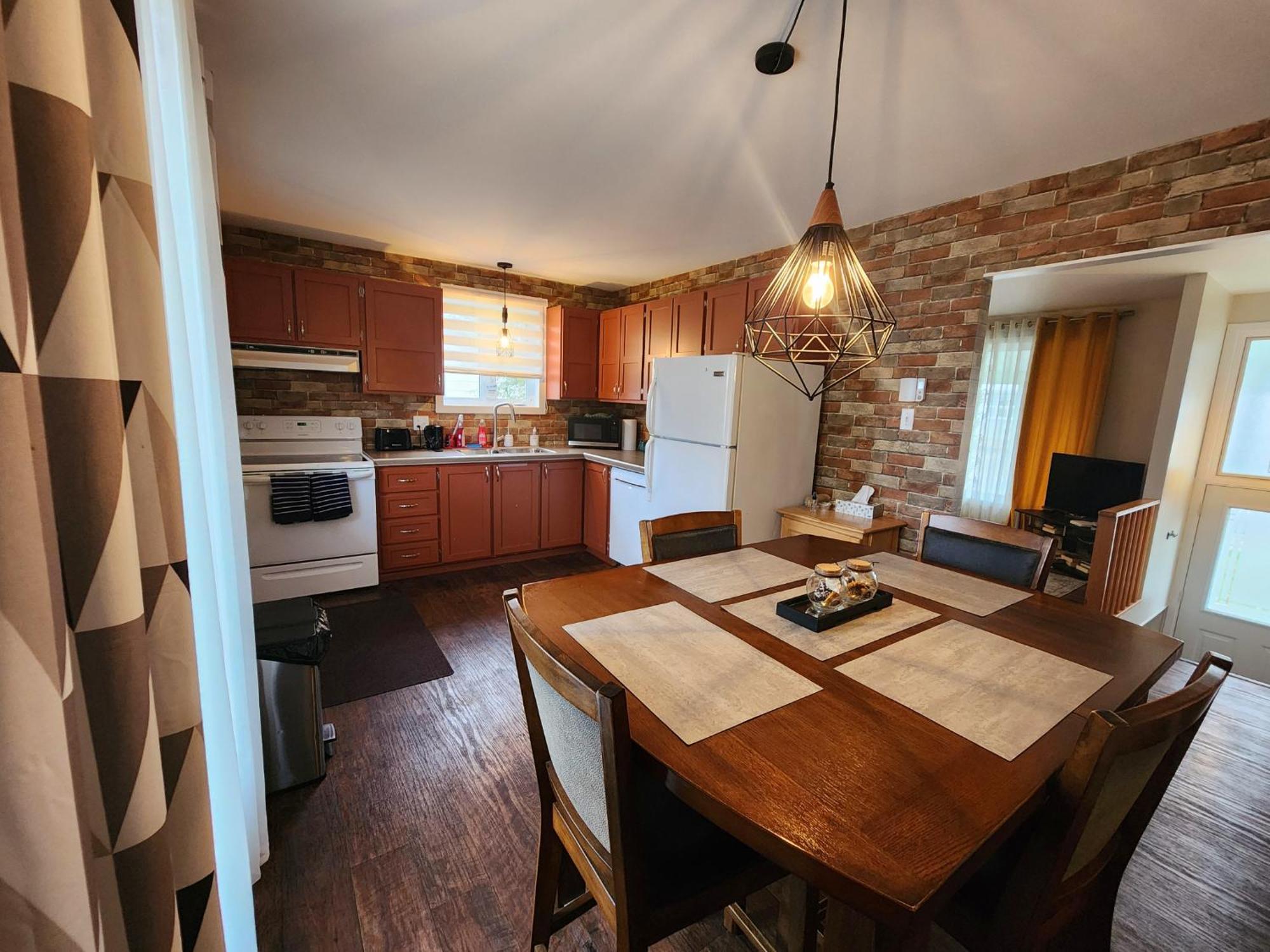 מאטנה Maison St-Raymond Duplex מראה חיצוני תמונה